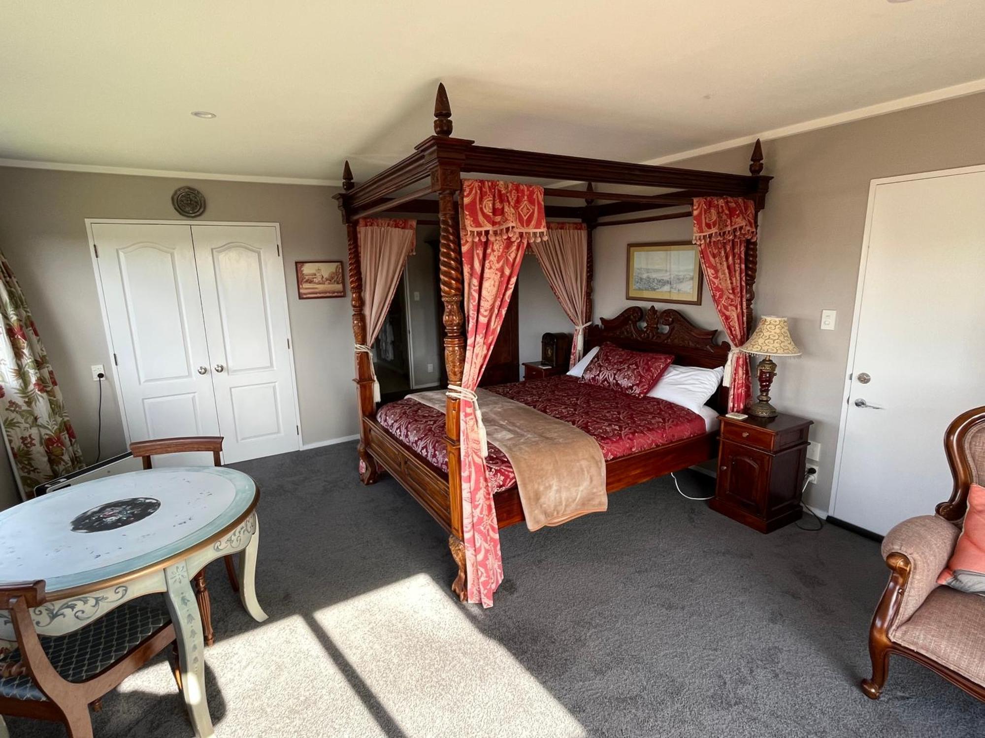 Tudor Manor Bed & Breakfast Paraparaumu Eksteriør bilde