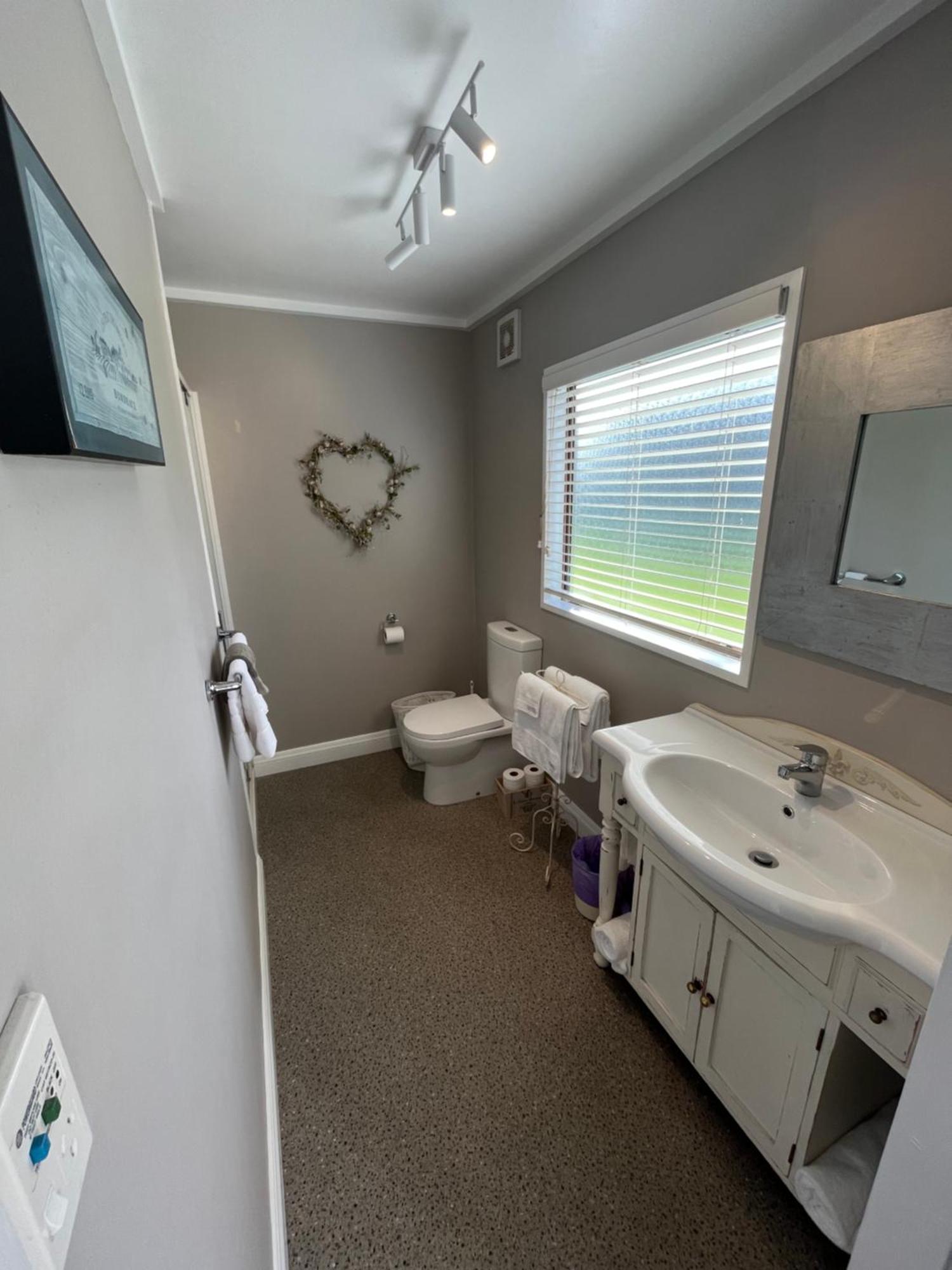 Tudor Manor Bed & Breakfast Paraparaumu Eksteriør bilde