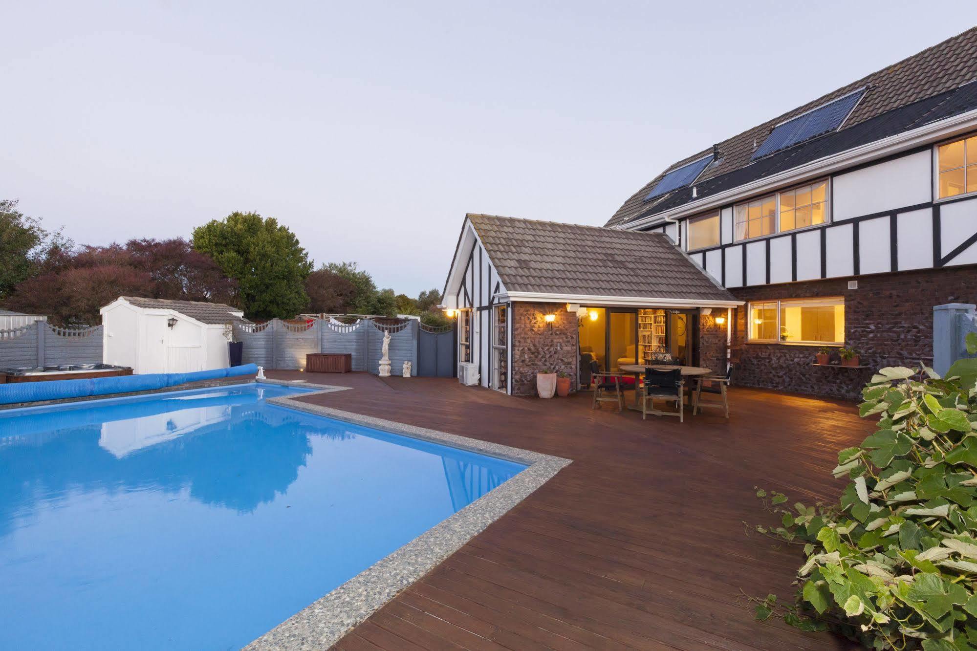 Tudor Manor Bed & Breakfast Paraparaumu Eksteriør bilde